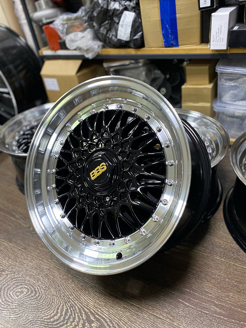 картинка Новые диски BBS RS R16 J8 ET25 4x100/4X114.3 черные+ полировка магазин  StreetTuning 
