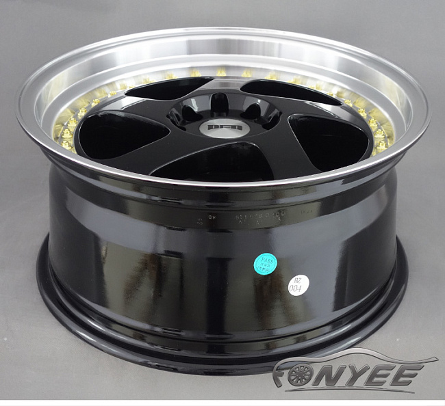 картинка Новые диски Rotiform TMB Flat R17 4х100/114,3 ET30 J8 черный глянец + золотистые болтики магазин  StreetTuning 