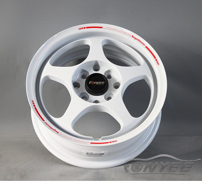 картинка Новые диски Regamaster R14 4X100/4X114,3 ET35 J5,5 белые магазин  StreetTuning 