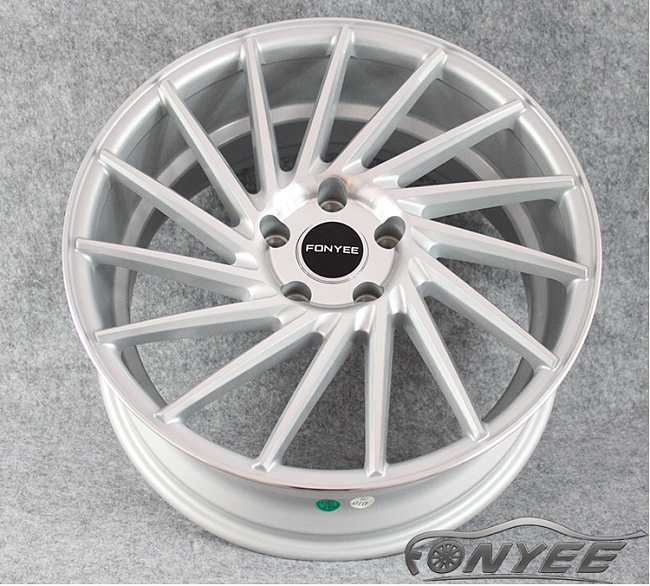 картинка Новые диски Vossen VPS304 Replica R18 5X114,3 ET35 J8 серебро магазин  StreetTuning 