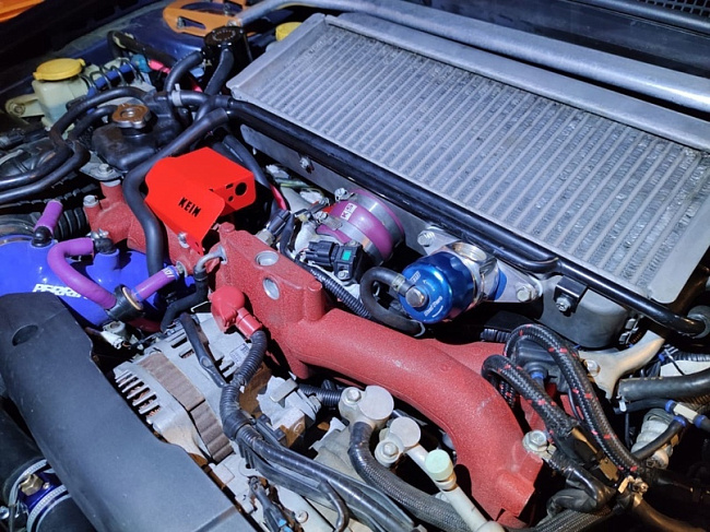 картинка Крышка соленоида STI 08-16, красная магазин  StreetTuning 