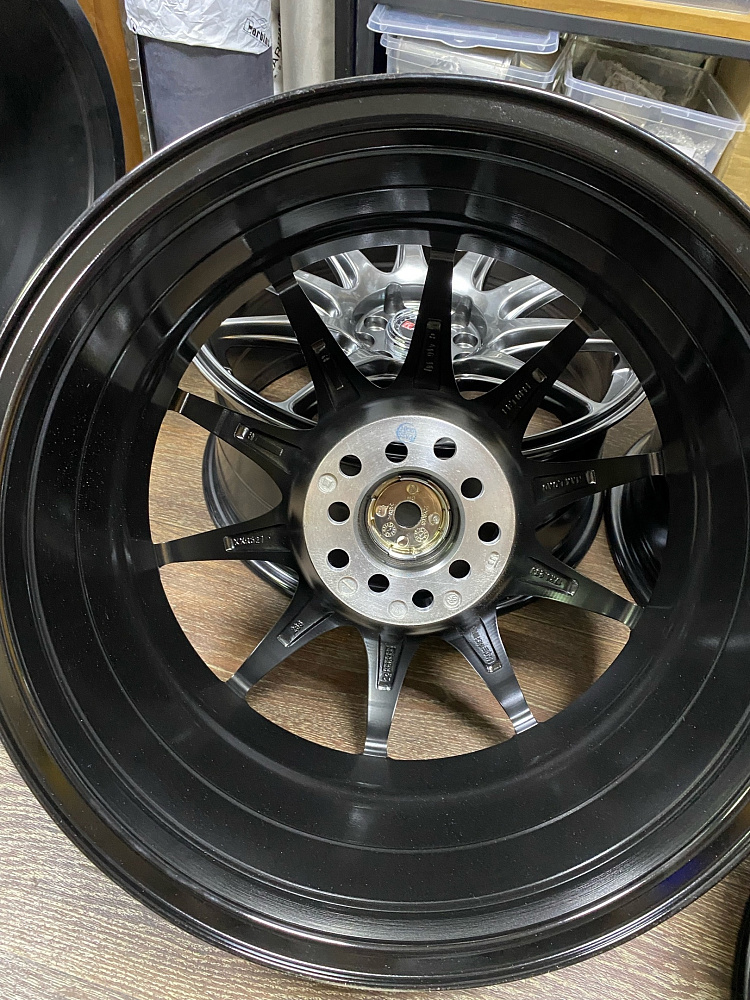 картинка Новые диски VS Work SPL F051 R18 J8.5 ET35 5X100 Hyper Blackолотые от магазина  StreetTuning