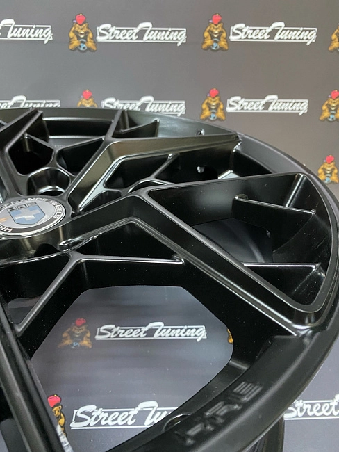 картинка Новые диски HRE FF10 R17 J7.5 ET35 5x108 Black Mat магазин  StreetTuning 