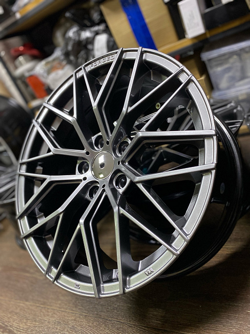 картинка Новые диски Vorsteiner V-FF 107 R17 J7.5 ET38 5X114.3 Hyper Black магазин  StreetTuning 