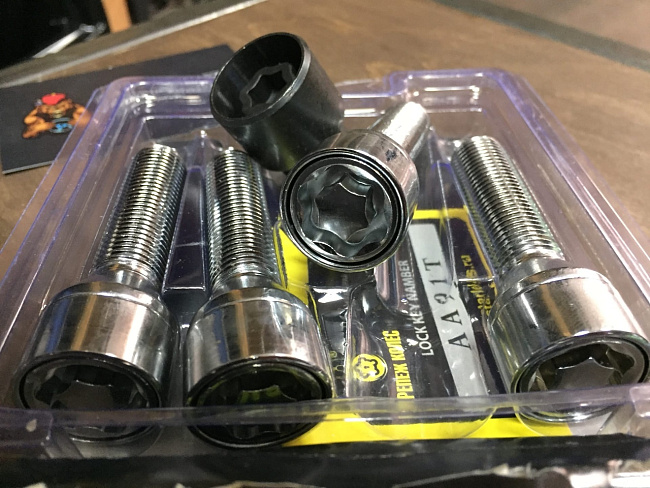 картинка Комплект секретных болтов 14x1.5, 45 мм, конус. - 674177EM-2Key магазин  StreetTuning 