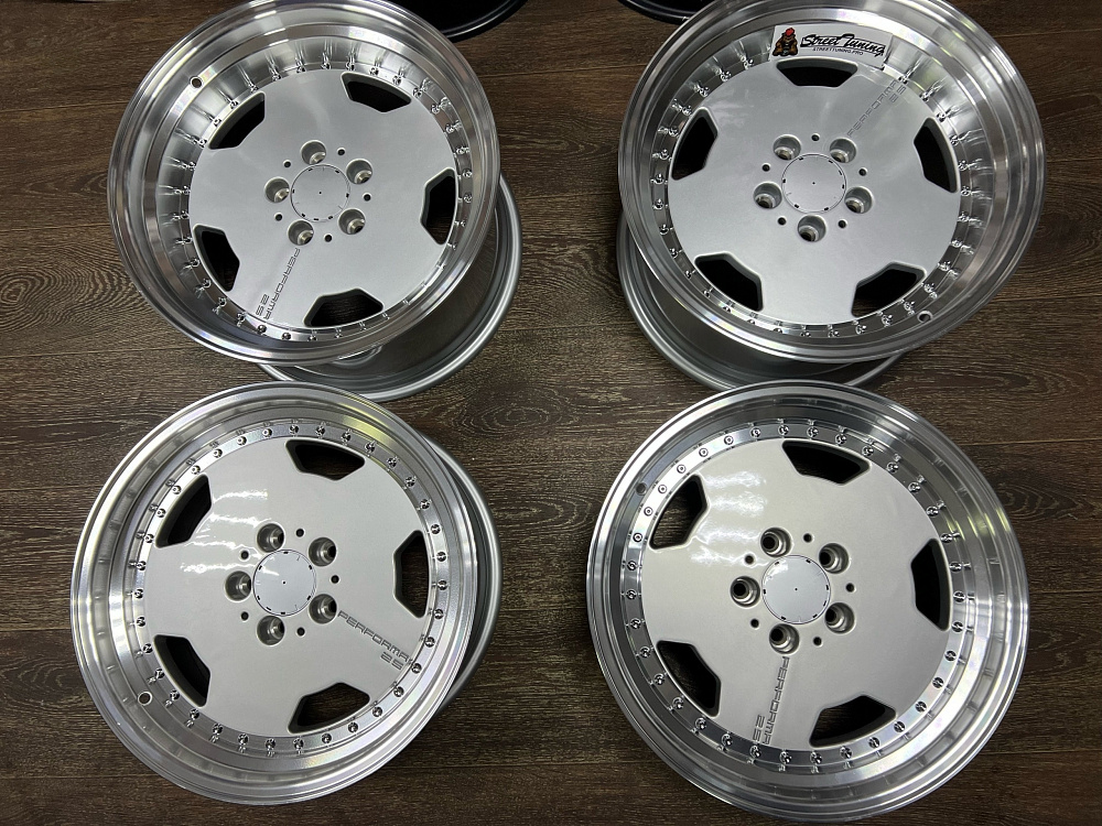 картинка Новые диски Performa 25 разноширокие R17 J8/J9,5 ET25 5X112 серебро от магазина  StreetTuning