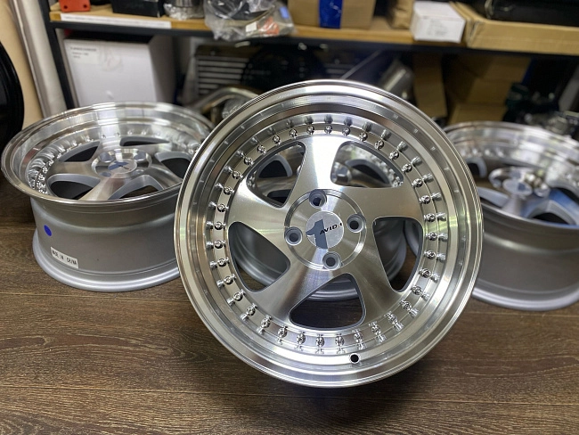 картинка Новые диски Rotiform TMB Flat R16 J8 ET25 4X100 серебро + полированная полка магазин  StreetTuning 