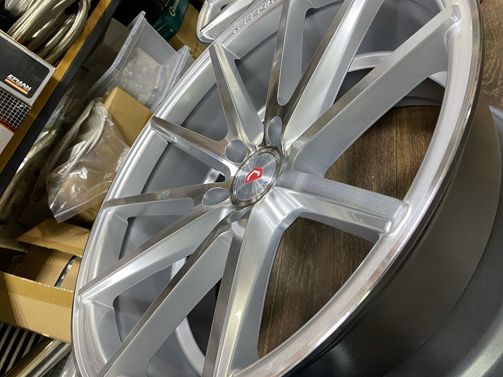 картинка Новые диски Vossen VFS1 разноширокие R19 J8.5/J9,5 ET35 5X114,3 от магазина  StreetTuning