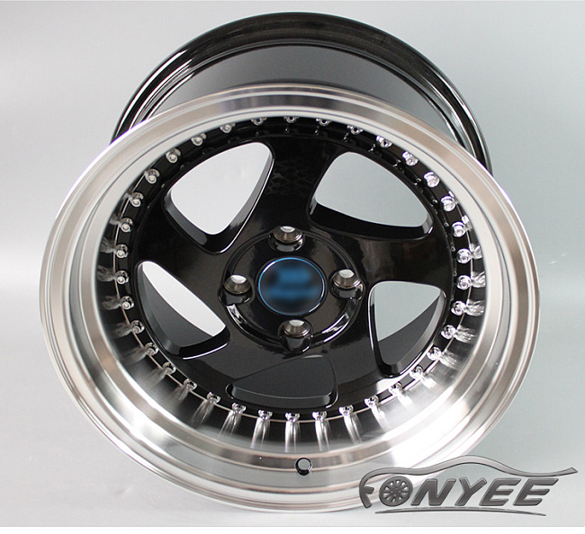 картинка Новые диски Rotiform TMB Flat R15 4х100 ET30 J7 черный глянец + серебристые болтики магазин  StreetTuning 