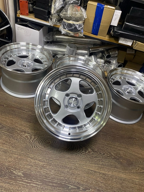 картинка Новые диски Rotiform Style R15 J8 ET20 4X100 серебро магазин  StreetTuning 
