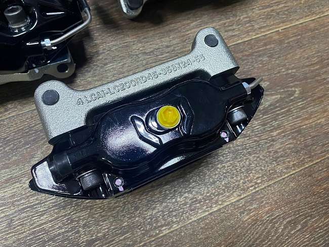 картинка Тормозная система StreetTuning для Toyota LC200, Lexus LX570 магазин  StreetTuning 