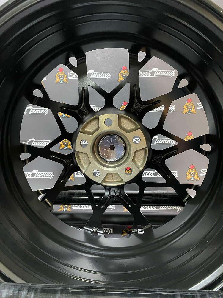 картинка Новые диски HRE FF10 R17 J7.5 ET35 5x108 Black Mat от магазина  StreetTuning
