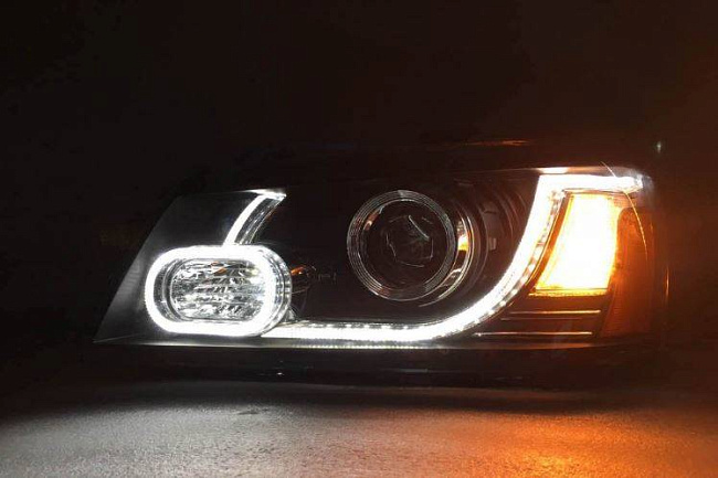 картинка Передние фары для Toyota Kluger/Highlander 2003-2006 г магазин  StreetTuning 