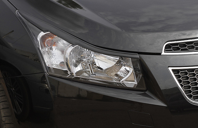 картинка Сhevrolet Сruze I 2012-2014 Накладки на передние фары (реснички) компл.-2 шт. магазин  StreetTuning 