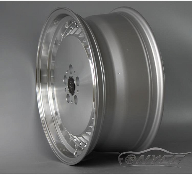 картинка Новые диски Stuttgart ST4 R17 5X100 ET35 J7,5, серебряные магазин  StreetTuning 