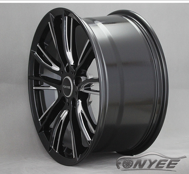 картинка Новые диски BMW A01M R18 5x120 ET32 J8,5 Черный + серебро магазин  StreetTuning 