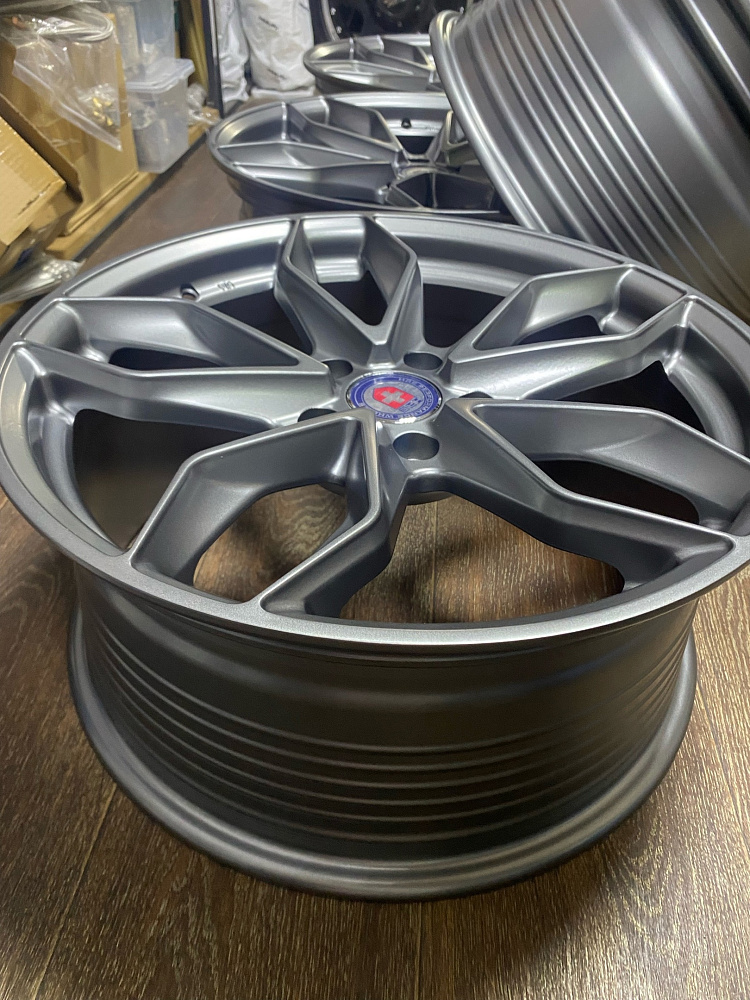 картинка Новые диски HRE S201 R18 J8 ET38 5X114,3, серый мато-серебряные от магазина  StreetTuning