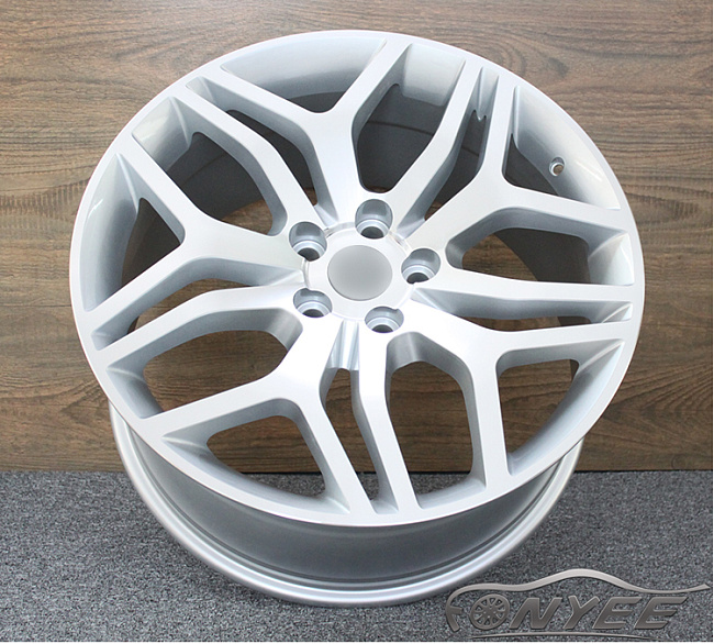 картинка Новые диски Range Rover Evoque Wheels R20 5x120 ET45 J9,5 серебро магазин  StreetTuning 