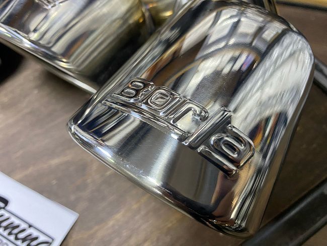 картинка Насадки на глушитель Borla двойные, 90х83 мм. ХРОМ магазин  StreetTuning 