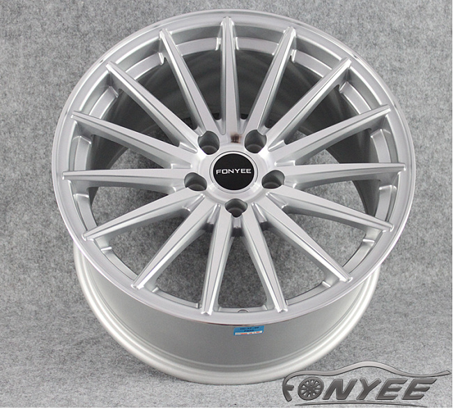 картинка Новые диски Vossen VFS2 Replica R18 5X114,3 ET35 J8,5 серебро магазин  StreetTuning 