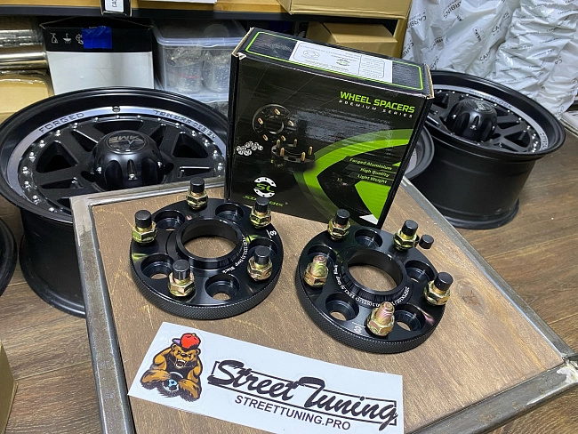 картинка Проставка переходная 20 мм с 5x100 на 5x114.3-ц.о 60.1 шпильки 12х1.5 магазин  StreetTuning 