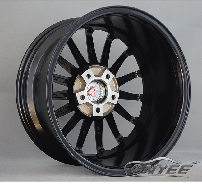 картинка Новые диски Vossen VFS2 Replica R17 5X114,3 ET35 J8 черный глянец магазин  StreetTuning 