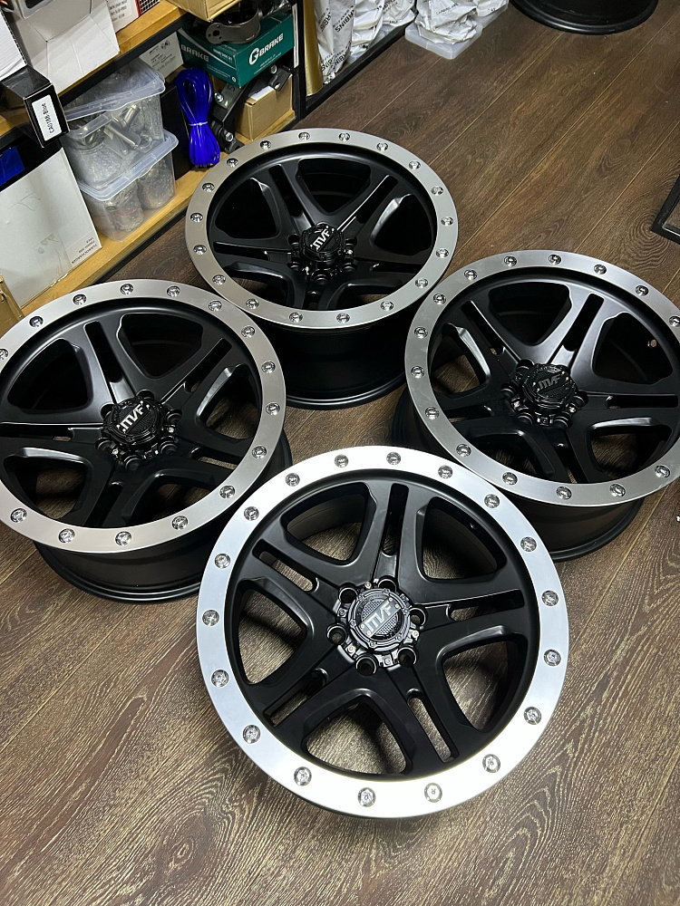 картинка Новые диски MVF R17 J8.5 et10 6x114,3, черные с серебристым кантом. от магазина  StreetTuning