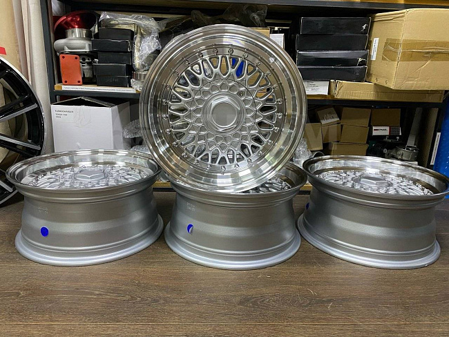 картинка Новые диски BBS RS R15 J8 ET5 4x108/100 серебро магазин  StreetTuning 