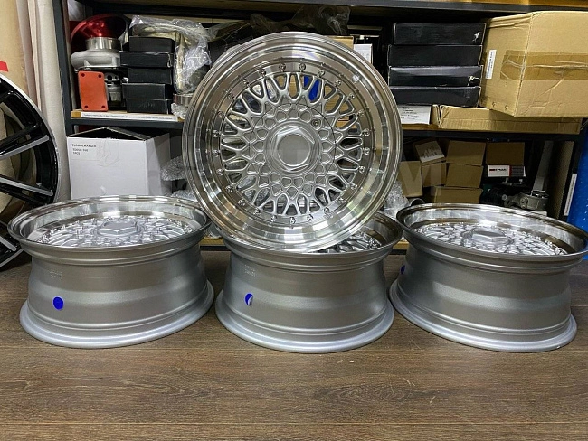 картинка Новые диски BBS RS R15 J8 ET5 4x108/100 серебро магазин  StreetTuning 