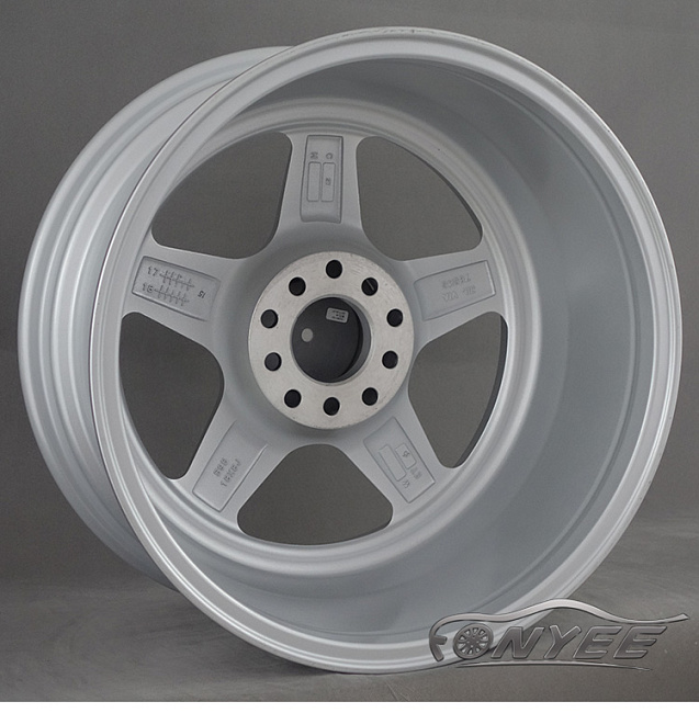 картинка Новые диски OZ Racing Futura R18 5x112-5x120 ET35 J8 серебро магазин  StreetTuning 