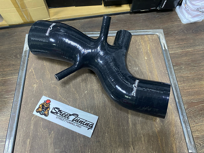 картинка Патрубок турбины STREETTUNING для Mitsubishi Lancer Evo 7-9 магазин  StreetTuning 