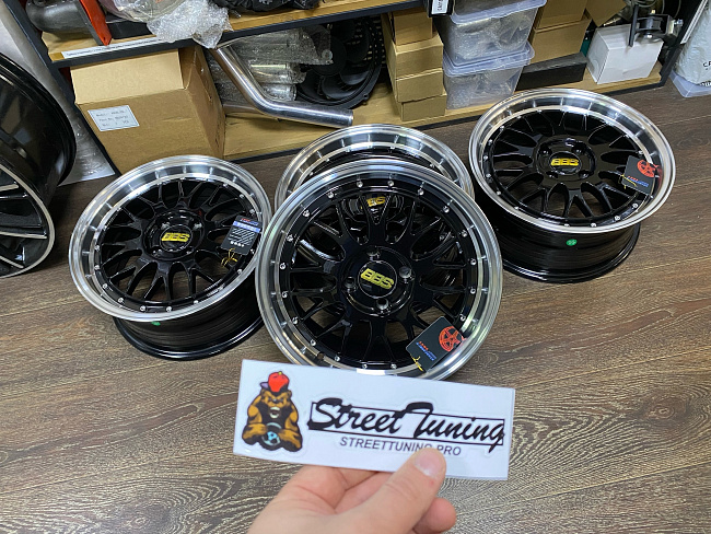 картинка Новые диски BBS LM R15 J6.5 ET38 4x100 черные с полировкой магазин  StreetTuning 