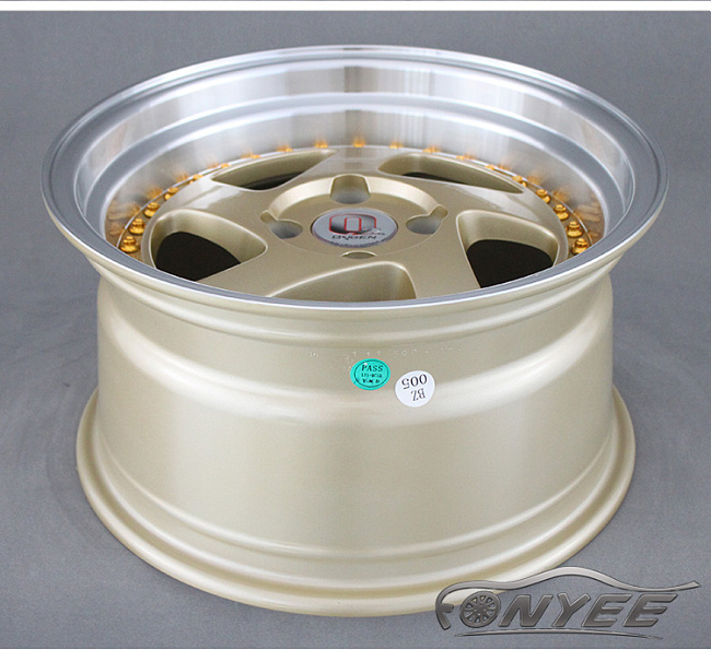 картинка Новые диски Rotiform TMB Flat R15 4х100 ET17 J8,5 золото + золотые болтики магазин  StreetTuning 