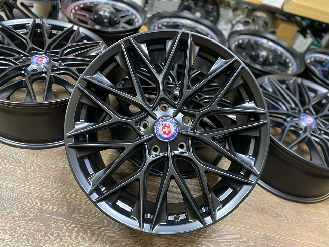 картинка Новые HRE P200 Replika R20 J8,5 ET45 5X130 черные магазин  StreetTuning 