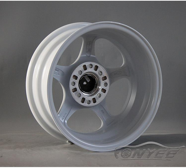 картинка Новые диски Regamaster R14 4X100/4X114,3 ET35 J5,5 белые магазин  StreetTuning 