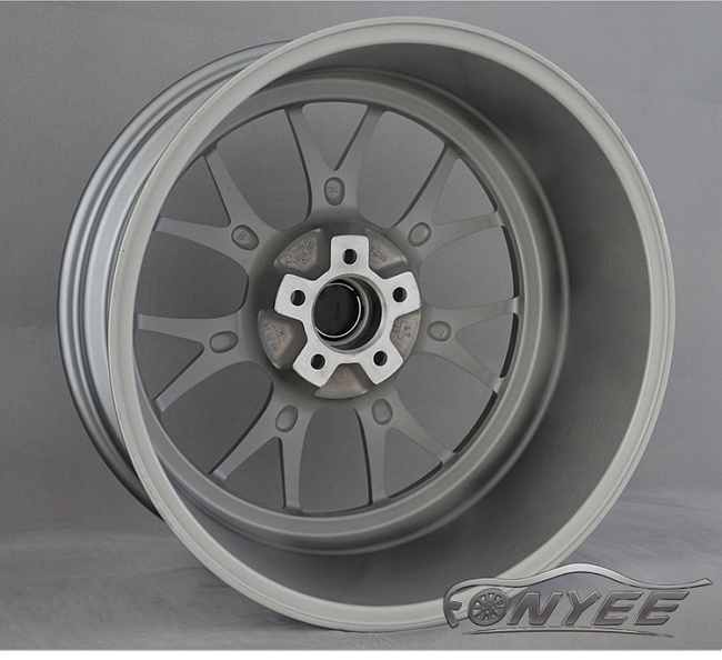 картинка Новые диски BBS LM-R R20 5X114,3 ET43 J8,5 серый глянец + полированная полка магазин  StreetTuning 