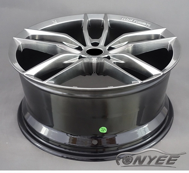картинка Новые диски KE Flow Forming модель 4 R18 5X108 ET42 J8 черный + серебро магазин  StreetTuning 