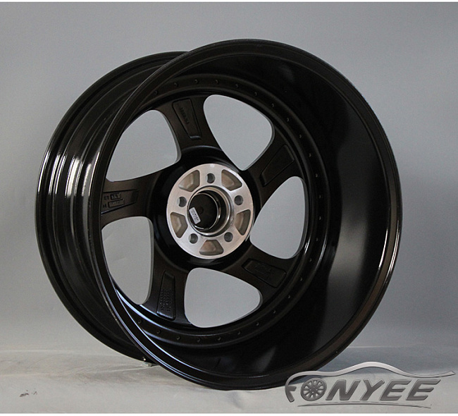 картинка Новые диски Rotiform TMB Flat R18 5х100 ET30 J8,5 черный глянец + золотистые болтики магазин  StreetTuning 