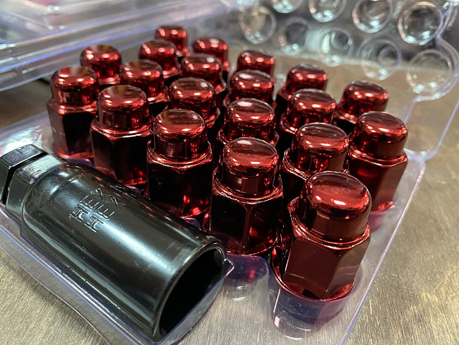 картинка Комплект гаек Starleks M12x1.25 высота 35 мм, красные - 20 шт магазин  StreetTuning 