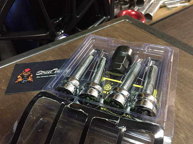 картинка Комплект секретных болтов 12x1.5, 45 мм, сфера. - 685177 магазин  StreetTuning 