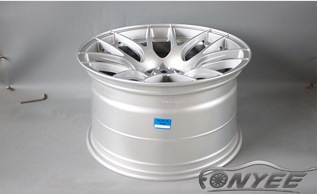 картинка Новые диски XXR 530 R17 4X100/114.3 ET35 J8,25, серебристые магазин  StreetTuning 