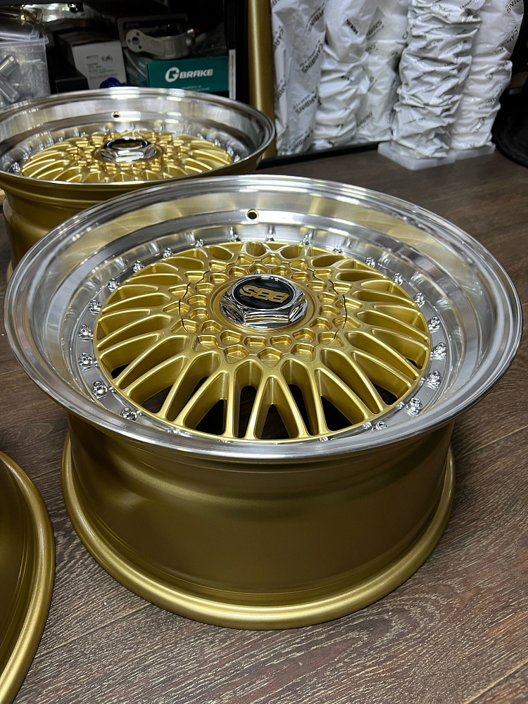 картинка Новые диски BBS RS R17 J8.5 ET30 4x100/114.3 золотые + полировка от магазина  StreetTuning