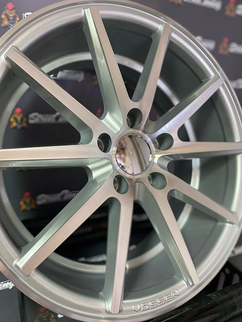 картинка Новые диски Vossen VFS1 R17 J7.5 ET30 5x114.3 Silver магазин  StreetTuning 