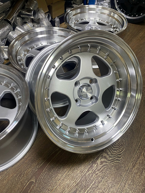 картинка Новые диски Rotiform Style R15 J8 ET20 4X100 серебро магазин  StreetTuning 