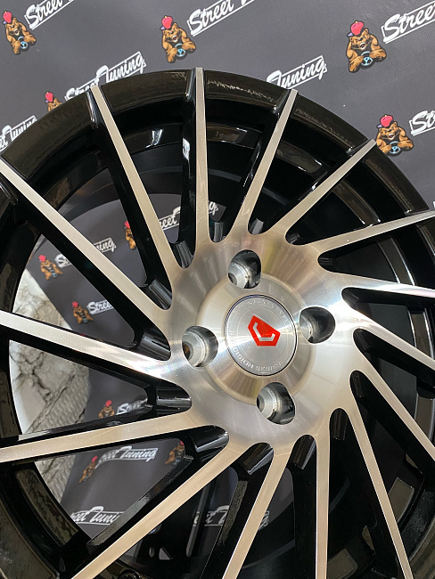 картинка Новые диски Vossen вертушки R15 J6.5 ET30 4X100, Silver+Black магазин  StreetTuning 