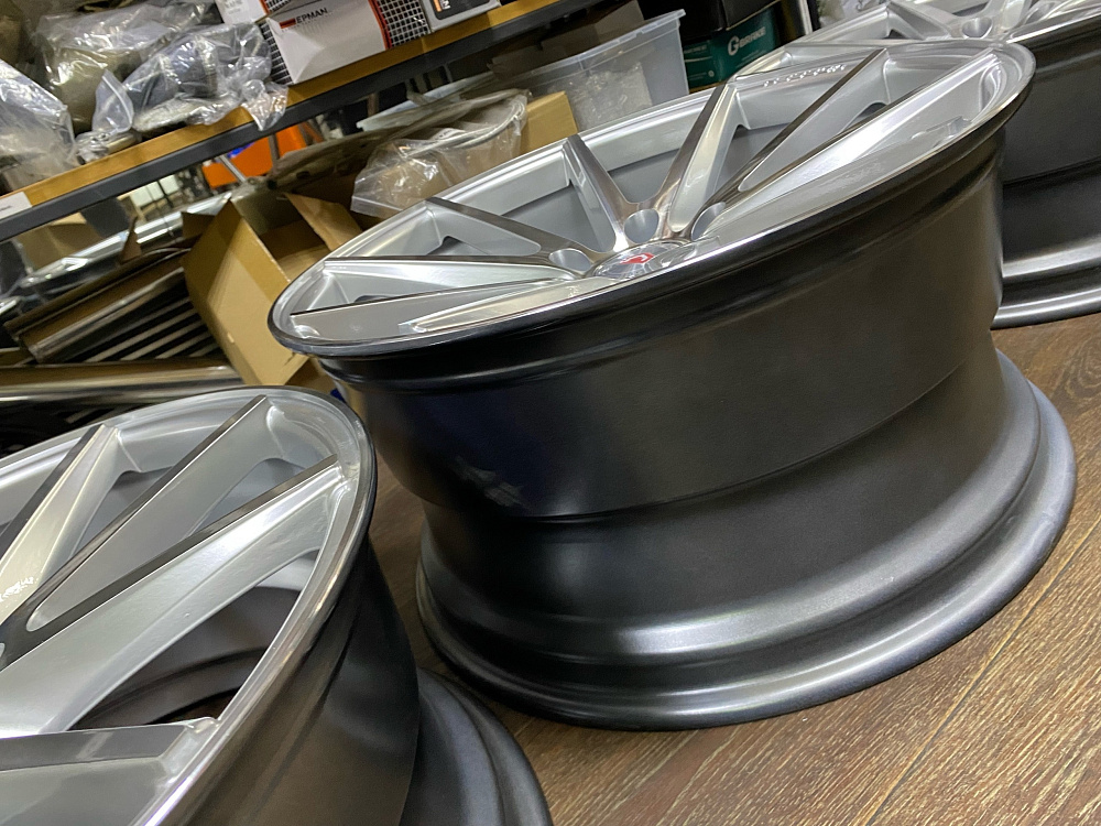 картинка Новые диски Vossen VFS1 разноширокие R19 J8.5/J9,5 ET35 5X114,3 от магазина  StreetTuning