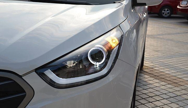 картинка Передние фары для Hyundai IX35 (Tucson) 2010-2015 магазин  StreetTuning 