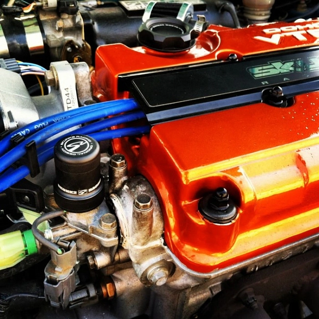 картинка Декоративный колпачок на клапан VTEC Epman, красный магазин  StreetTuning 