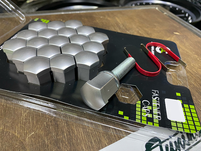 картинка Декоративные колпачки для колесных гаек и болтов под 21й ключ, серые матовые магазин  StreetTuning 