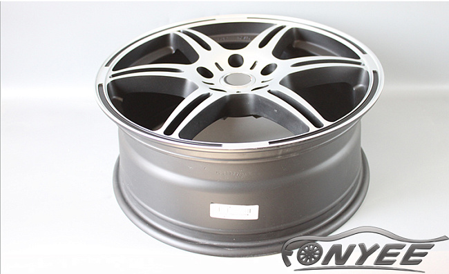 картинка Новые диски Styluz R17 5х114,3 ET40 J7 черный мат + серебро магазин  StreetTuning 